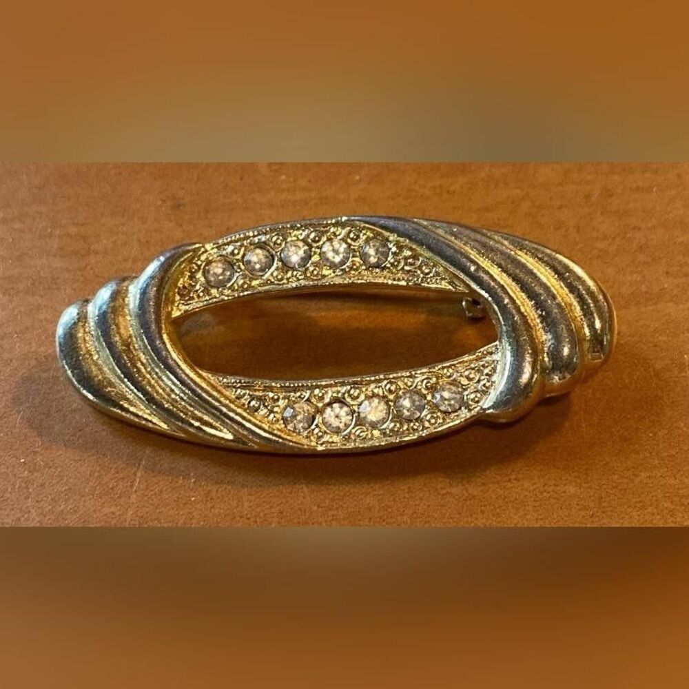 Gold Tone Oval Brooch Pin Clear Rhinestone Swirl Design Costume Jewelry 2 In